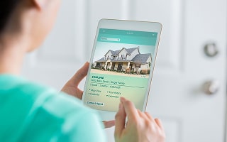 How Should Sellers Price Their Homes to Attract Buyers While Maximizing Value in Arizona?