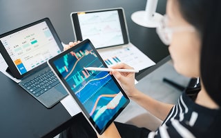 Which Key Economic, Social, and Regulatory Factors Are Driving Current Trends in Arizona's Local Property Markets?